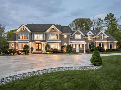 New Jersey Houses, Big Houses Exterior, Big Beautiful Houses, Houses Exterior, American Mansions, Mansion Exterior, Suburban House, American Houses, American House