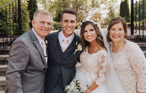 Carlin Bates Wedding, Nathan Bates, Carlin Stewart, Evan Stewart, Carlin Bates, Bates Family Blog, Duggar Girls, Duggar Wedding, Family Wedding Photos