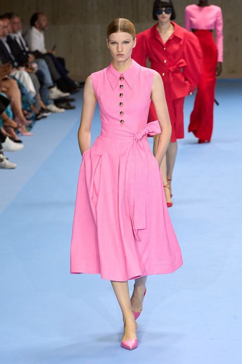 Carolina Herrera Spring/Summer 2025 - Herrera S25 - 13 Carolina Herrera Spring 2025, Spring 2025 Runway, Spring Summer 2025, Carolina Herrera Runway, Fashion 2025, Carolina Herrera Dresses, Summer Cruise, Lit Outfits, Summer 2025