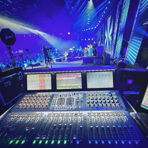 😎 Monitor view 📷 instagr.am/ernest_essam ▶️ avid.com/s6l #concert #livemusic #event #performance #livesound #audio #mixing #mixer #liveshow #venues6l #avid Concert Sound System, Mixer Sound System, Event Performance, Audio Mixing, Audio Engineer, Sound Engineer, Engineering Projects, 2025 Vision, Sound System