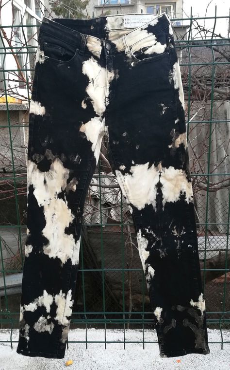 Customised Clothes, Embroidery Jeans Diy, Crazy Pants, Thigh High Stockings And Tights, Diy Tie Dye Techniques, Faded Black Jeans, Bleached Jeans, Band Outfits, Trendy Boy Outfits