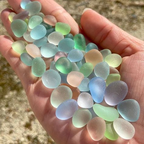 OpenBook on Twitter: "Sea glass is physically weathered glass found on beaches along bodies of salt water. Sailor folklore claimed that sea glass are the tears shed by mermaids. #FolkloreThursday… https://t.co/QPYRaSIg0h" Seaglass Beach, Sea Glass Diy, Sea Glass Colors, Sea Glass Beach, Sea Glass Crafts, Pretty Rocks, Beach Crafts, Sea Glass Art, Beach Glass