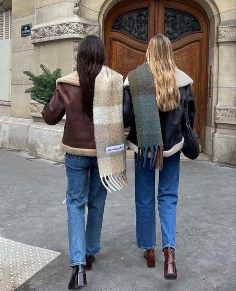 Scandanavian Street Style Winter, Thick Scarf Outfit, Acne Studios Aesthetic, Large Scarf Outfit, Acne Scarf Outfit, Acne Studios Scarf Outfit, Scarf Outfit Aesthetic, Wool Scarf Outfit, Chunky Scarf Outfit