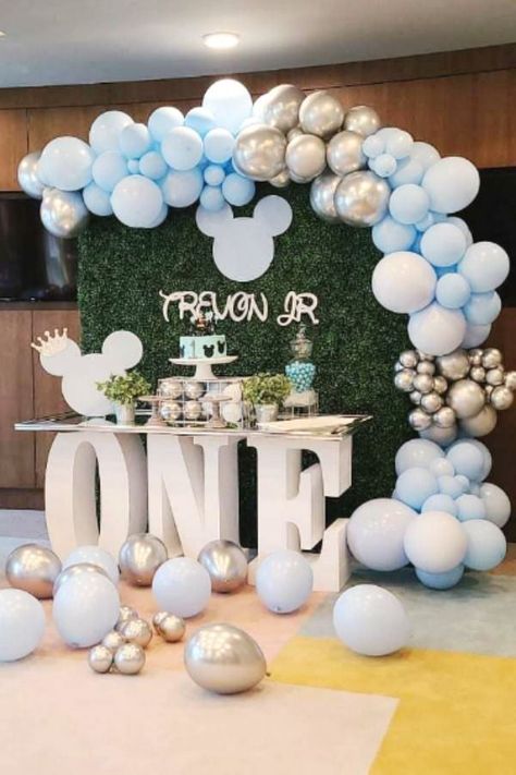 1st Birthday Decorations Boy, First Birthday Decorations Boy, Γενέθλια Mickey Mouse, Baby Boy Birthday Themes, Mickey Mouse Birthday Decorations, Birthday Decoration Ideas, Mickey 1st Birthdays, Mickey Mouse Themed Birthday Party, Birthday Theme Decoration