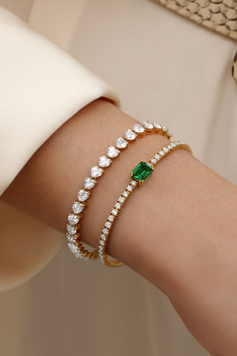 Emerald Elegance, Diamond Delight: Celebrating the Fusion of Luxurious Gems ✨💚 #aquaejewels Bracelet Diamond Luxury, Emerald Diamond Bracelet, Emerald Bracelets, Fashion Jewelry Necklaces Gold, Diamond Accessories, Diamond Bangles, Diamond Bracelet Design, Gold Bar Earrings, Diamond Necklace Designs