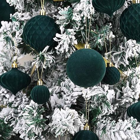 Dark Green Christmas Tree Ornaments, Christmas Tree Hunter Green, Emerald Green Christmas Ornaments, Flocked Christmas Tree With Green Ornaments, Flocked Christmas Tree With Green Decor, Christmas Tree With Dark Green Ornaments, Dark Green And Black Decor, Flocked Christmas Tree Dark Green Ornaments, Christmas Decor Dark Green