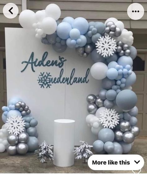 Snow Decorations Party, Let It Snow Party Decorations, Winter Baloon Decoration, Cinderella Winter Wonderland, Disney Winter Wonderland Party, Winter Birthday Backdrop, Winter Themed Balloon Arch, Winter Theme Balloon Garland, Winter Wonderland Photo Booth Backdrops