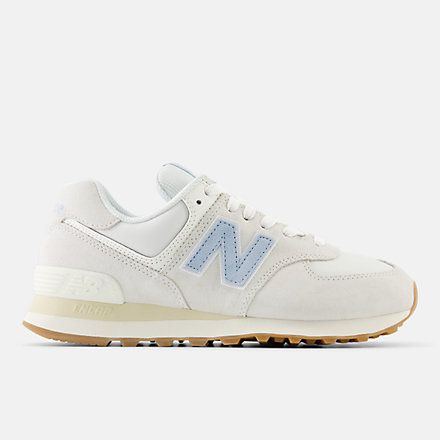 574 - New Balance Blue And White New Balance, New Balance 574 V2, Tan Shoes Women, New Balance Shoes Light Blue, New Balance Shoes Womens, Preppy New Balance Shoes, Trendy Sneakers For Women 2024, Aesthetic Shoes Women, 574 Core New Balance