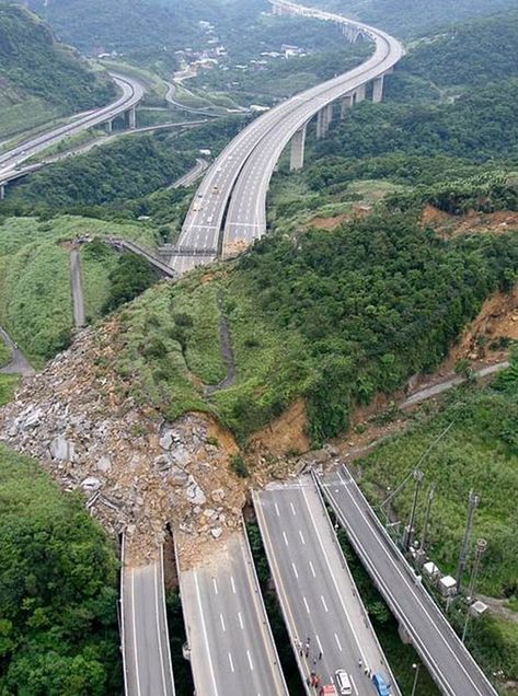 是台灣哪裡？ Wild Weather, Natural Phenomena, The Last Airbender, Science And Nature, Natural Disasters, Aerial View, Amazing Nature, Natural Wonders, Mother Earth