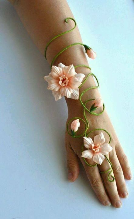 Photo Fairy Arm Cuff, Flower Arm Cuff, Fairy Costume For Girl, Corsage Prom, Fairy Wedding, Woodland Fairy, Fairy Parties, Peach Flowers, Bride Accessories