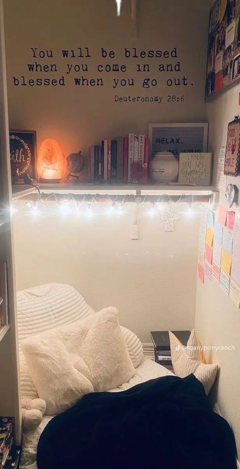 Closet Altar Ideas, Bible Reading Nook, Bible Study Closet, Worship Room Ideas House, Closet Chill Space, Diy Prayer Room Ideas, Bible Room Ideas, Bible Study Corner In Room, Prayer Rooms In House