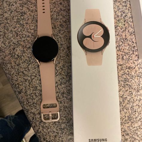 Brand new Samsung Galaxy Watch4 Trendy Watches Women, Stylish Watches For Girls, Samsung Gadgets, Best Friend Dates, Samsung Smart Watch, Samsung Watch, Samsung Galaxy Phones, Fancy Watches, Sleepover Things To Do