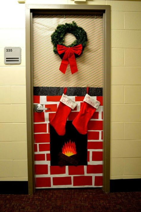 Dorm Room Christmas Decorations, Christmas Dorm Decorations, Christmas Dorm, Door Decorations College, Dorm Door Decorations, Diy Christmas Door Decorations, Utah Hiking, Holiday Door Decorations, Diy Dorm Decor