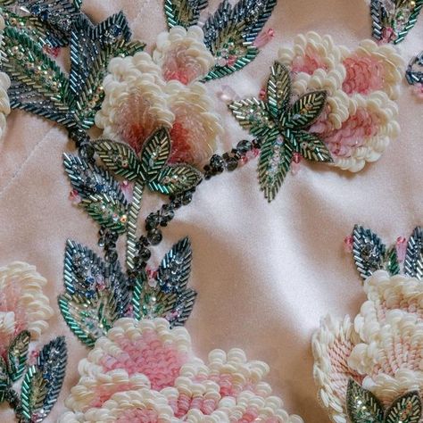 Peony Embroidery, Korean Embroidery, Couture Beading, Tambour Beading, Embroidery Fashion Detail, New Embroidery Designs, Beaded Fabric, Embellishment Details, Crystal Embroidery