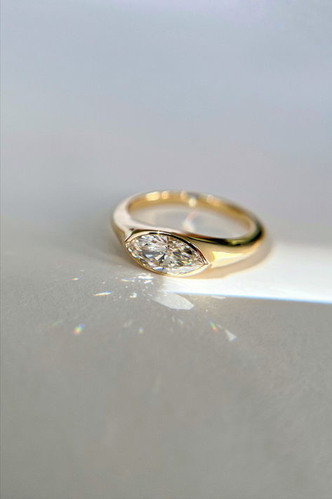 Diamond Signet Engagement Ring, Signet Diamond Ring, Engagement Signet Ring, Unique Engagement Rings Color, Chic Wedding Ring, Signet Ring Engagement, Vintage Engagement Rings Thick Band, Diamond Signet Rings Women, Lab Diamond Ring