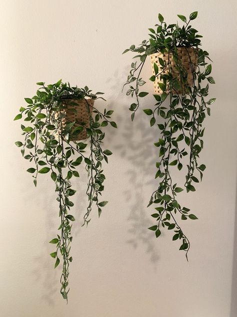 Fake House Plants, Ikea Plants, Fake Hanging Plants, Shelf Decor Living Room, Fake Plants Decor, Decor Studio, Wedding Wall Decorations, Bedroom Plants, Living Room Shelves