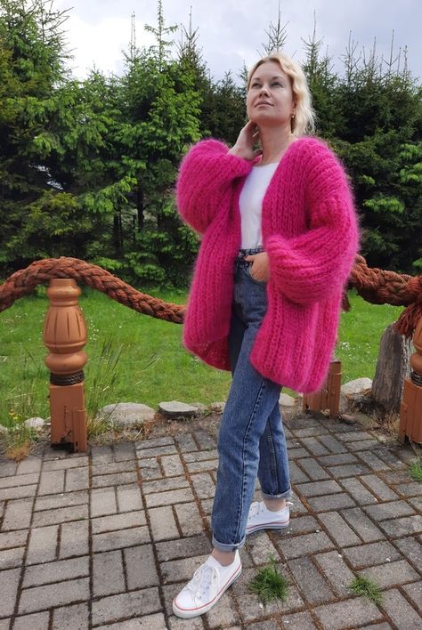 Red And Pink Cardigan Outfit, Pink Fluffy Cardigan Outfit, Fuchsia Cardigan Outfit, Bright Pink Sweater Outfit, Pink Cardigan Outfit Aesthetic, Cardigan Outfits Aesthetic, Pink Cardigan Outfit, Fuchsia Outfit, Cardigan Outfit Aesthetic