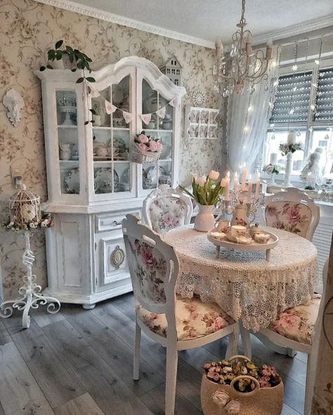 22 Best Shabby Chic Decorating Ideas To Copy Right Now - Matchness.com Cottage Core Dining Room, Shabby Chic Dining Room, Chic Kitchen Decor, Shabby Chic Interior Design, Shabby Chic Kitchen Decor, Chic Dining Room, Shabby Chic Dining, Room Studio, Shabby Chic Living