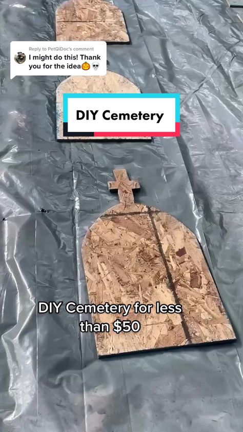 Headstone Diy Halloween Tombstones, Grave Stones Ideas Halloween Diy, How To Make Headstones For Halloween, How To Make Gravestones For Halloween, Diy Wooden Gravestones, Halloween Headstone Diy, Halloween Head Stones, Diy Head Stones Halloween, Wood Tombstone Diy