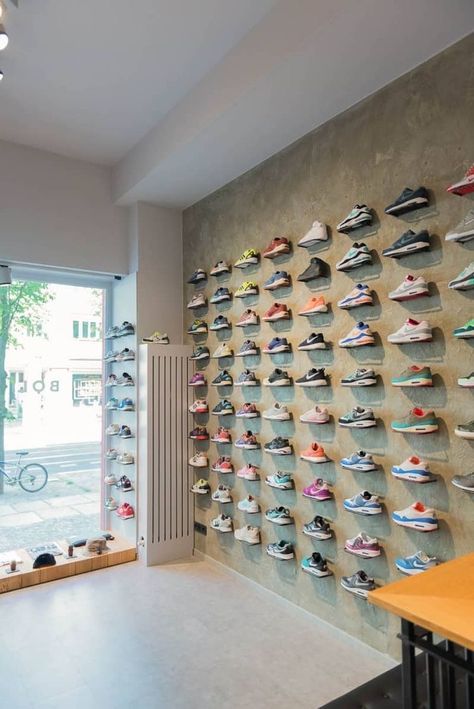 Store Display Design, Shoe Store Design, Sneaker Displays, Streetwear Store, Clothing Store Displays, Retail Store Interior Design, Retail Space Design, Shoe Room, Clothing Store Interior