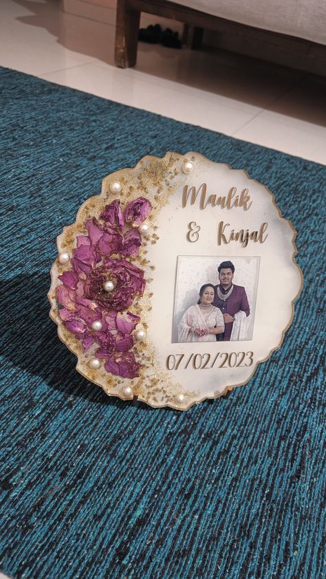 preserve your wedding flowers with resin art Resin Art With Wedding Flowers, Preserving Wedding Flowers In Resin, Resin Preserved Wedding Flowers, Resin Art For Boyfriend, Resin Wedding Flower Preservation, Resin Art Flower Preservation, Wedding Varmala Resin Art, Resin Photoframe Ideas, Resin Art Wedding Flowers