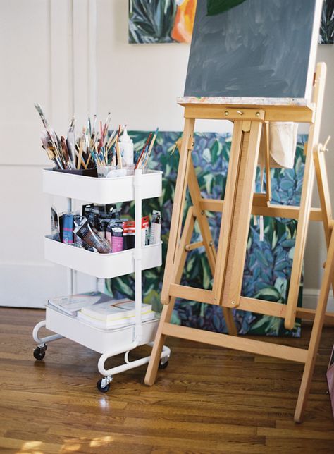 Peek Inside an Artist’s 800 Sq. Ft. Bungalow in Raleigh Home Art Studios, Painting Corner, Loft Inspiration, Art Studio Space, Art Studio Organization, Art Studio Room, نباتات منزلية, Art Studio Design, Art Studio At Home