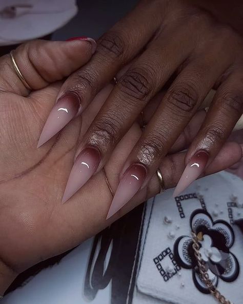 Helen Onodi (𝗡𝗲𝗡𝗲) 🇳🇬 on Instagram: "Reverse air brush OMBRÉ LATTE 🤎" Air Brush Nails, Halloween Ombre, Reverse Ombre, Classy Acrylic Nails, Air Brush, March 20, Funky Nails, Nail Shapes, Us Nails