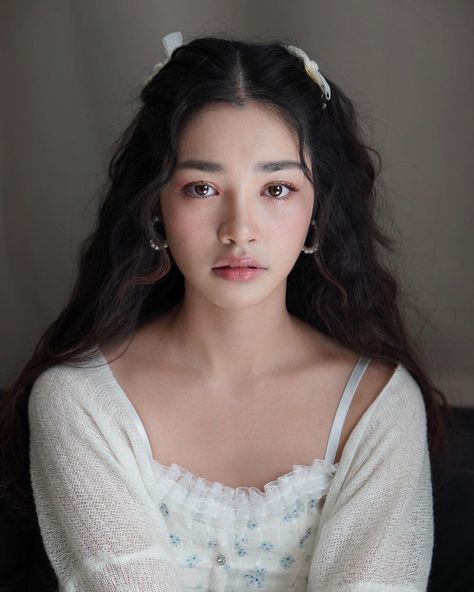 Evening Photoshoot, Mint Ranchrawee, F4 Thai, Filipino Hair, Brunette Hairstyles, People Reference, Asian Makeup Looks, Actress Hairstyles, Asian Makeup