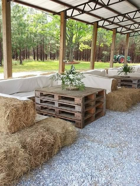 Straw Bale seating & pallet coffee tables Hay Bale Seating, Barn Party, Deco Champetre, Country Party, Barn Parties, Barn Dance, Straw Bales, Hay Bales, Barn Weddings