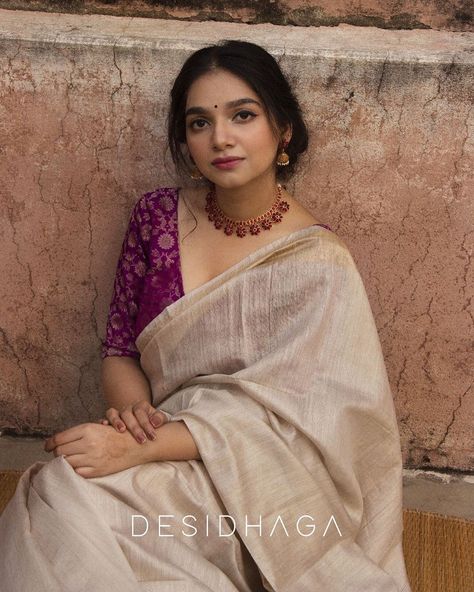 4,467 Likes, 125 Comments - D E S I D H A G A (@desidhaga) on Instagram: “Ivory Tussar Silk | Shop now at www.desidhaga.co  Jewellery @sparklesbyarchana . . . . . . . .…” Kerala Saree Blouse, Onam Outfits, Kerala Saree Blouse Designs, Keep Me Stylish, Formal Saree, Indian Sari Dress, Samantha Ruth, Set Saree, Salwar Designs