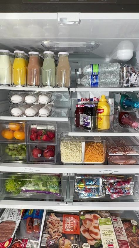 Dream Fridge, Healthy Fridge, House Organisation, Dream Apartment Decor, Kitchen Organization Pantry, Kitchen Organisation, Future Apartment Decor, Refrigerator Organization, Apartment Organization