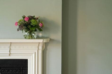 Bluegray_91_Estegg_fireplace Farrow And Ball Blue, Farrow And Ball Blue Gray, Farrow Bal, Grey Blue Kitchen, Blue Gray Paint, Modern Country Style, Deco Rose, Farrow And Ball Paint, Farrow And Ball