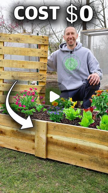 Diy Raised Garden Bed Apartment, Easy Garden Boxes Diy, Palette Garden Bed, Homemade Garden Beds, Diy Wooden Garden Bed, Gardening Beds Raised Diy, Pallet Raised Planter, Raised Garden Beds From Pallets Diy, Pallet Box Planter