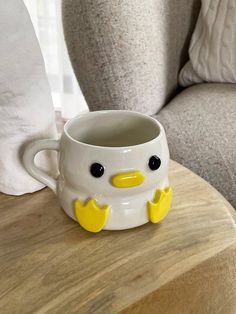 Earthy Ceramic Mugs, Animal Piggy Banks Ceramics, Cute Things To Make In Ceramics, Mug With Face Ceramics, Cute Diy Mugs Designs, Cute Cups Ceramic, Duck Pinch Pot, Duck Mug Pottery, Animal Ceramic Mug