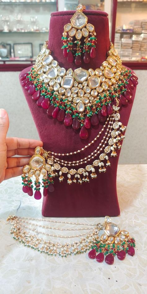 Latest Indian Bridal Jewelry Sets, Full Bridal Jewellery Set, Flower Jewelry Designs, Bridal Jewelry Sets Brides, Bridal Jewellery Inspiration, Indian Wedding Jewelry Sets, Bridal Necklace Designs, Neck Pieces Jewelry, Bridal Jewels