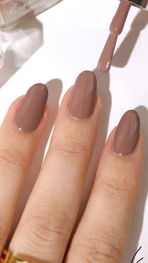 Neutral Shades Nails, Simple Fall Nail Color Ideas, Milk Tea Brown Nails, Nails Acrylic For Brown Skin, Cute Simple Thanksgiving Nails, Short Nails Brown Color, Nude Nail Color Ideas, Light Brown Nude Nails, Nude Shade Nail Art