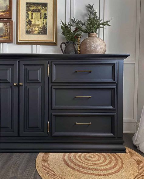 Painted Sideboard Ideas, Dresser Makeover Black, Black Paint Colors, Sideboard Makeover, Solid Oak Sideboard, Painted Furniture Ideas, Black Painted Furniture, Bedroom Furniture Makeover, Painted Sideboard