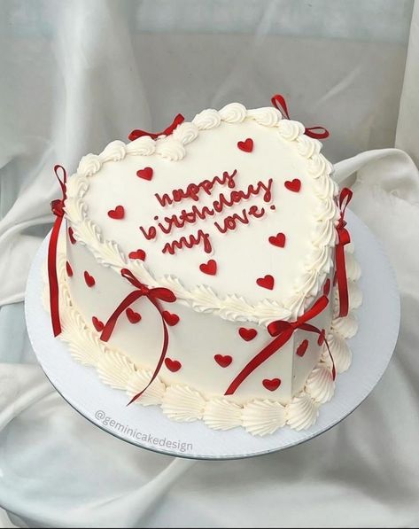 Red Heart Cake Birthday, Simple Anniversary Cakes, Shaped Birthday Cake, Heart Shaped Birthday Cake, Heart Birthday Cake, Rodjendanske Torte, Red Birthday Cakes, Cake For Boyfriend, Small Birthday Cakes