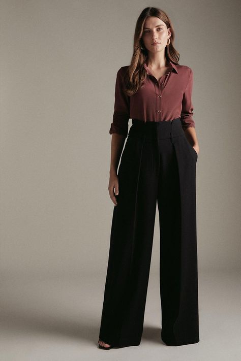 [CommissionsEarned] 17 Top Wide Leg Trousers Outfit Casual Tricks You Have To See At Once #widelegtrousersoutfitcasual Pleated Flair Pants, Tops To Wear With Black Trousers, Tops For Trousers Women, Straight Leg Trousers Outfit High Waist, Black Work Trousers Outfit, High Waist Black Pants Outfit, How To Style Black Trousers Women, Wide Legged Trousers Outfit, Black Trouser Outfit Women