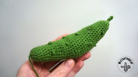 Crochet Cucumber Free Pattern, Crochet Cucumber, Crochet Vegetables, Crochet Food, Learn To Sew, How To Crochet, Learn To Crochet, Yarn Needle, Beautiful Crochet