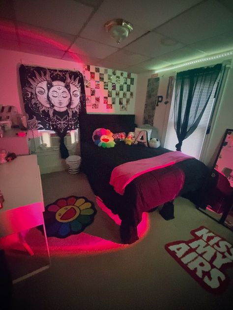 Cute Black Room Ideas, 2020 Bedroom Trends, Bedroom With Bathroom Ideas, Bape Bedroom, Room Ideas Black Girls Ideas, Weird Apartment Decor, Room Ideas Dark Aesthetic, Things To Have In Your Room, Pink Theme Room