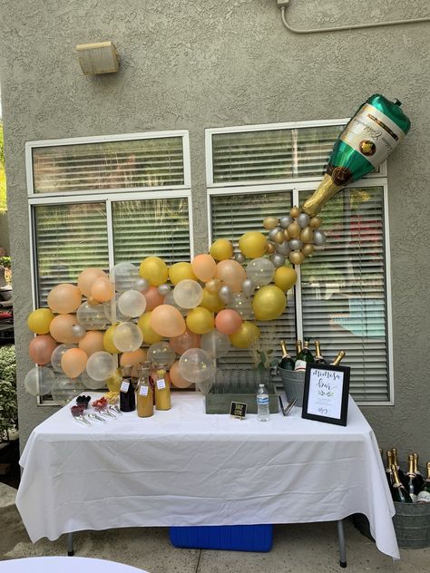 Mimosa bar, champagne balloon wall, champagne, mimosa, DIY, brunch Balloon Arch Ideas, Champagne Mimosa, Champagne Balloon, Bridal Balloons, Wedding Shower Food, Diy Brunch, Wedding Shower Brunch, Brunch Party Decorations, Champagne Balloons