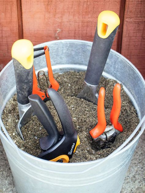 DIY Tool Cleaning Station: The Fastest Way to Clean Garden Tools – Garden Betty Organize Garden Tools In Shed, Garage Garden Storage, Veggie Cleaning Station, Cleaning Yard Hacks, How To Organize Garden Tools, Diy Garden Tool Holder, Gardening Tool Storage, Garden Tools Organization Ideas, Garden Tool Organization Ideas