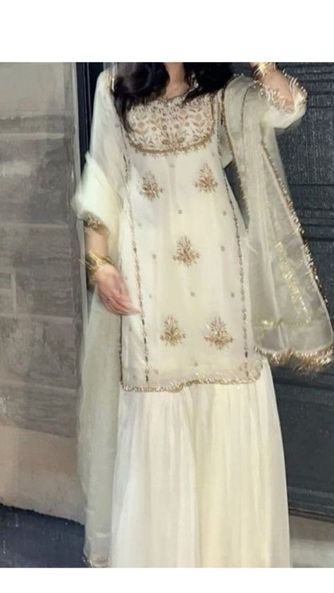 Off White Traditional Outfit, Pakistani Dress Aesthetic, White Desi Clothes, White Desi Dress, Traditional Dress Aesthetic, White Traditional Outfit, Sharara Aesthetic, Traditional Outfits Indian, Desi Clothes Aesthetic