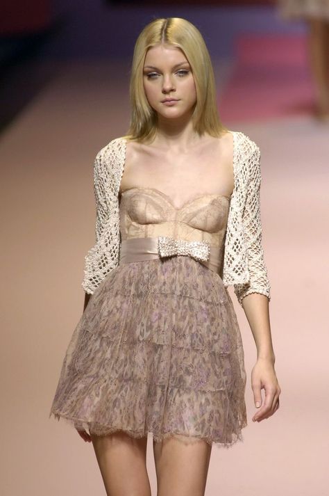 Blumarine Runway, 2007 Runway, Jessica Stam, Fashion Inspiration Design, Runway Pictures, Runway Show, Model Life, Milan Fashion, Fashion Killa