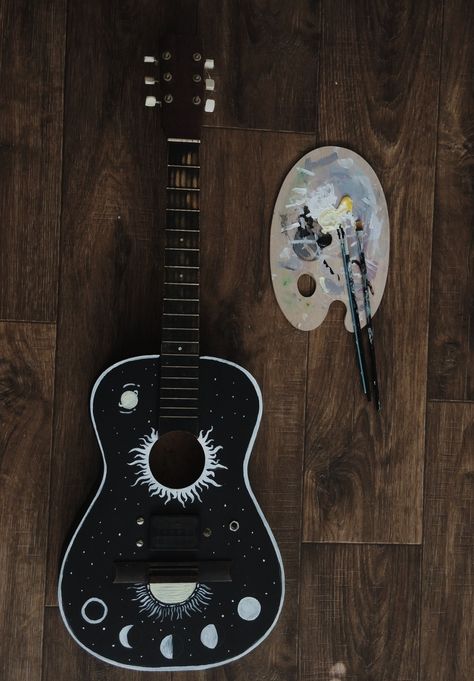 Acoustic Guitar Art Paint, Cool Acoustic Guitar Designs, Painting Guitar Ideas, Ukelele Designs Art, Paint Ukulele, Acoustic Guitar Design Ideas, Custom Guitars Acoustic, Painted Guitars Ideas, Painting On Guitar Ideas