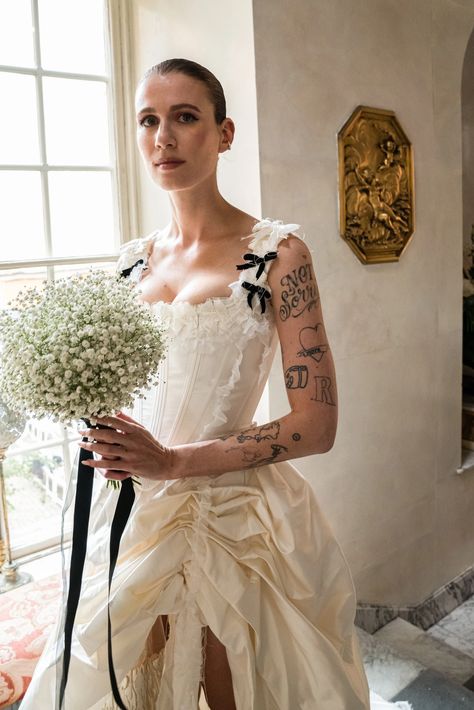 Hosting Era, Custom Corsets, Corset Gown, Big Dresses, Vogue Wedding, Bride Guide, Custom Gown, Gown Photos, Morning Wedding