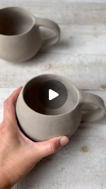 pinched_potterySeptember 6, 2022 on : "Slab built 12oz mug in speckle - full making videos are saved on story highlights ✨ . . . . . #handbuilt #ceramics #pinching #pinched #...". Pinched Pottery, How To Make Ceramic, Handbuilt Ceramics, Ceramic Pinch Pots, Rustic Dinnerware, Dinnerware Pottery, Ceramics Pottery Mugs, Slab Ceramics, Beginner Pottery