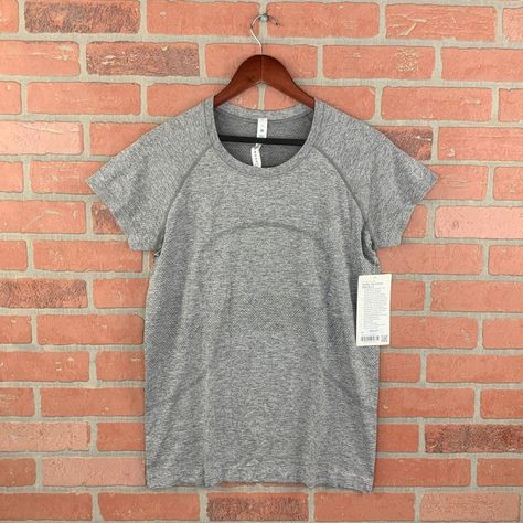 Lululemon Align Shirt, Lululemon Tops Shirts, Grey Swiftly Tech, White Swiftly Tech, Lululemon Clothes, Cute Lululemon Outfits, Lululemon Shirts, Nice Shirts, Lululemon Swiftly Tech Short Sleeve