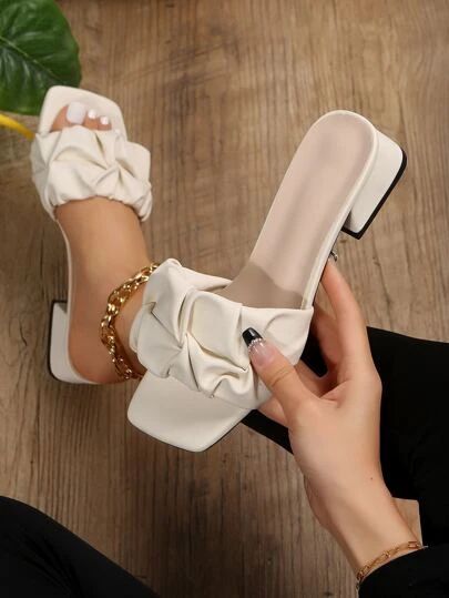 Cute Slippers Women, Flip Flop Heels, Beige Sandals Heels, Elegant Shoes Heels, ليلو وستيتش, Fancy Sandals, Mules Women, Women Slippers Fashion, Pretty Sandals